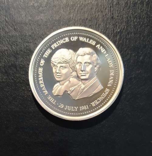 {ECONO BID} RARE PAGLIARI 1981 ROYAL WEDDING STERLING SILVER COIN (UNC) IN CAPSULE