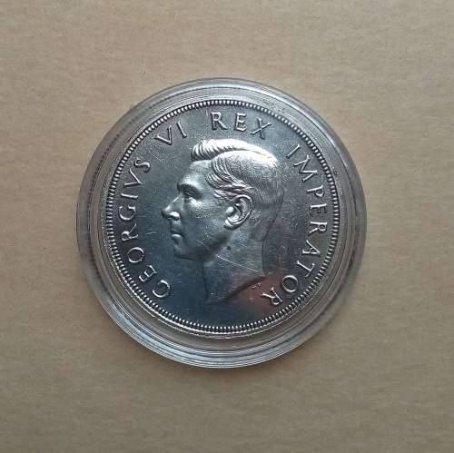 RARE 1947 SOUTH AFRICAN SILVER 5 SCHILLINGS COIN (ENCAPSULATED) AND COMES IN A BOX