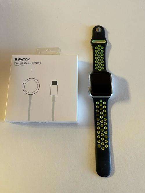 Apple Watch Series 2 (38mm) - Silver Case