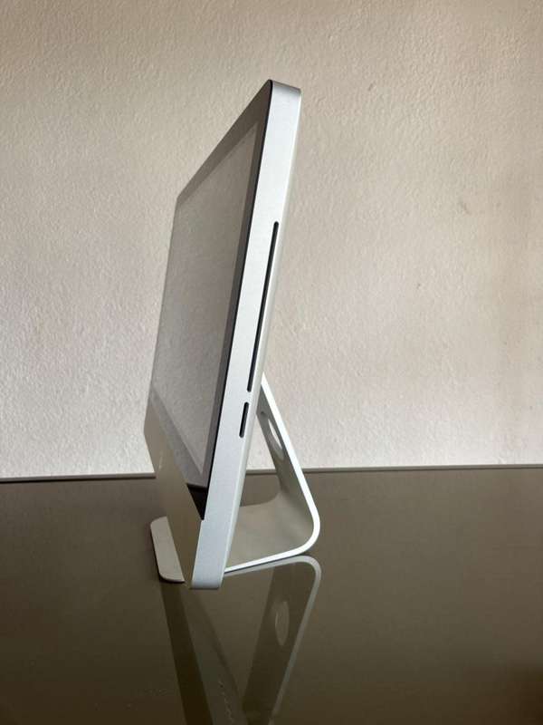 Apple iMac 21.5` Core i3 500GB 4GB RAM Mid 2010