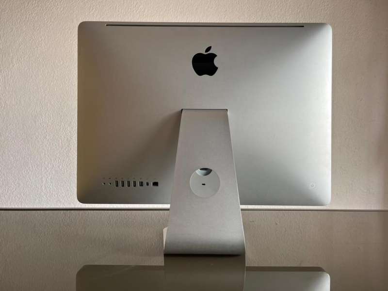 Apple iMac 21.5` Core i3 500GB 4GB RAM Mid 2010