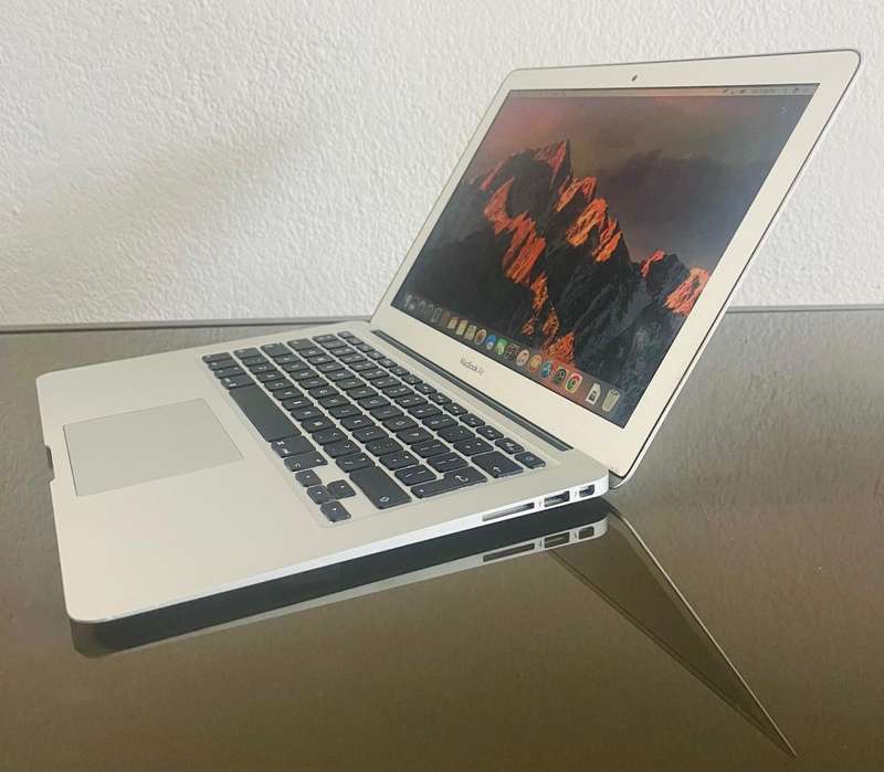 Macbook Air (13-inch, MID 2011) | 4GB RAM | 128GB