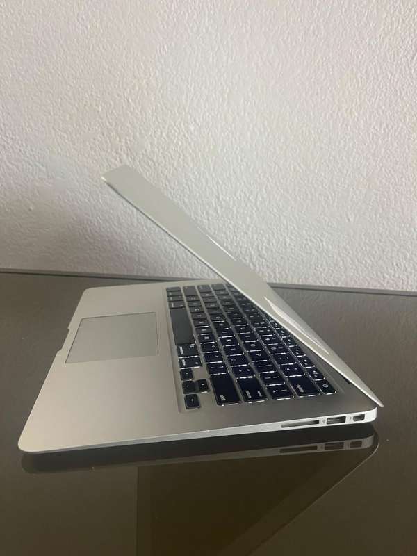 Macbook Air (11-inch, Early 2015) | 4GB RAM | 128GB SSD