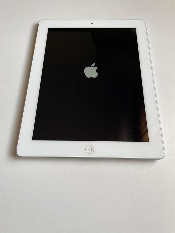 iPad 4th Gen (Retina Display) 16GB WIFI + CELLULAR (WHITE)