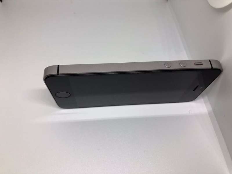 Apple iPhone SE 1st Gen 32GB Space Grey