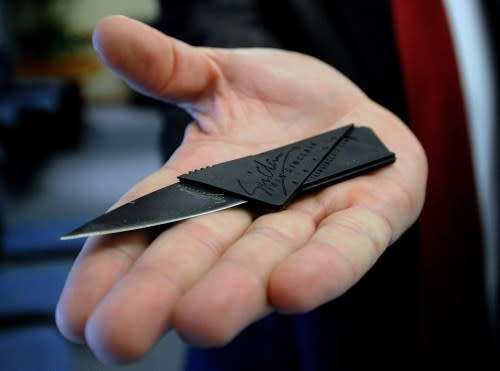 Folding Credit Card Knife (VERY SHARP)