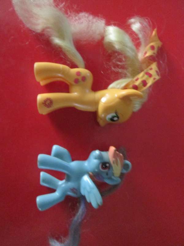 MY LITTLE PONY- two minatures