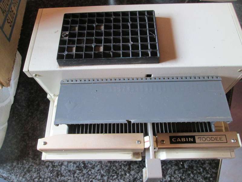 CABIN TOODEE 300W SLIDE PROJECTOR (NOT WORKING)