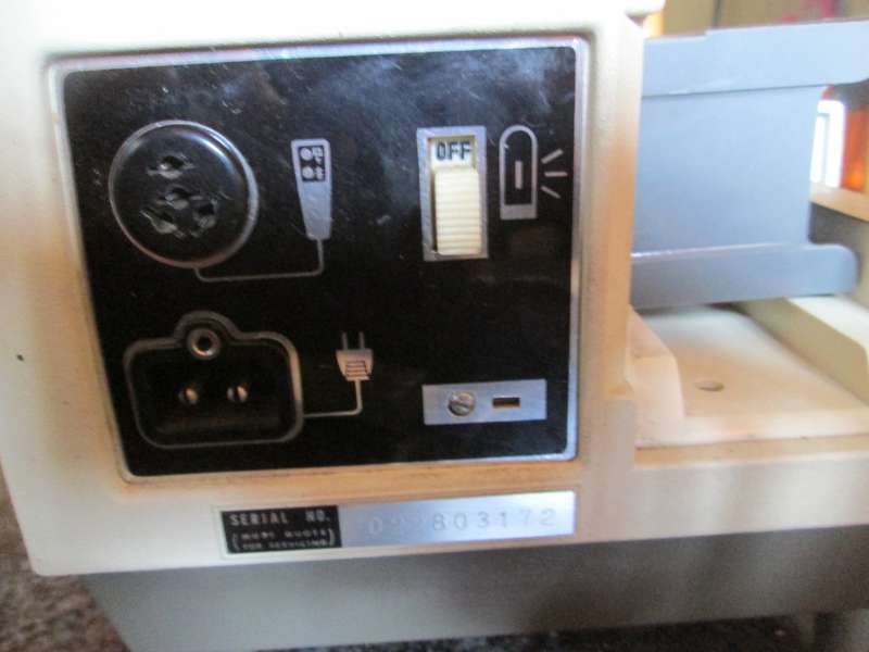 CABIN TOODEE 300W SLIDE PROJECTOR (NOT WORKING)