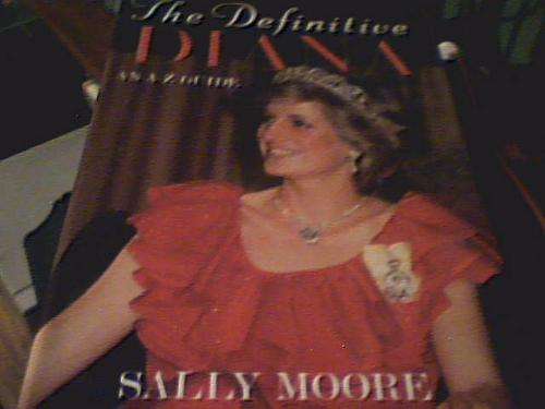 THE DEFINITIVE DIANA AN A- Z GUIDE - SALLY MOORE