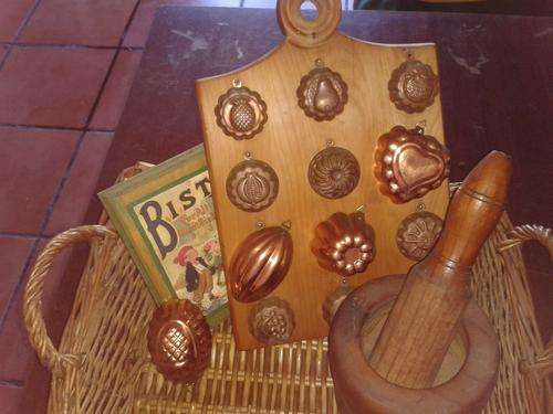 GREAT COLLECTION OF OLD KITCHENALIA  SOME NICE ITEMS HERE