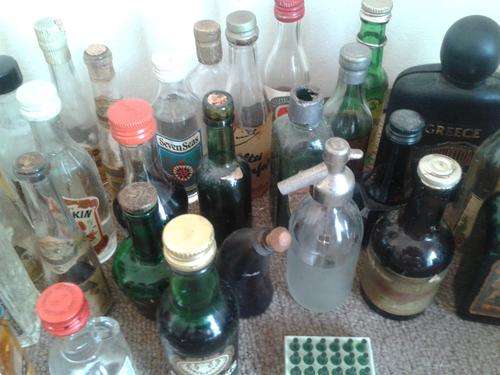 AN ASSORTMENT OF OLD MINIATURES
