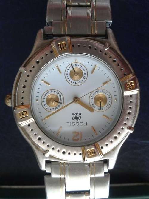 Classic Fossil Blue Series Watch - BQ-8770 in mint condition - 100% Working order - Original Tin