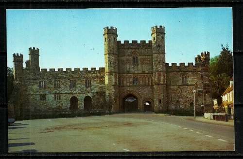 The Market Place & Abbey Gate, Battle - United Kingdom Vintage Postcard
