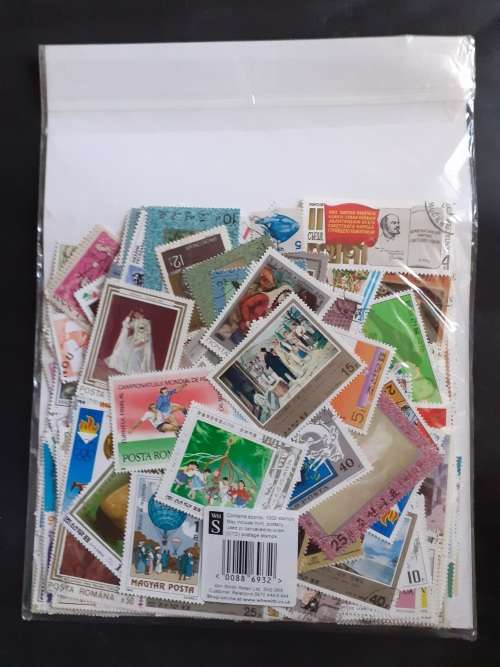 Collection of 1000 World Stamps