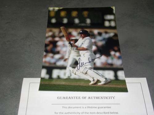 ALLAN LAMB ENGLAND CRICKET HAND SIGNED A4 SIZE PHOTO