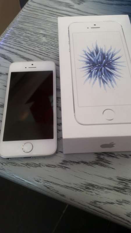 Apple iPhone SE 16GB Silver (Warranty to end Oct 17, free shipping)