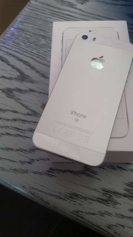 Apple iPhone SE 16GB Silver (Warranty to end Oct 17, free shipping)