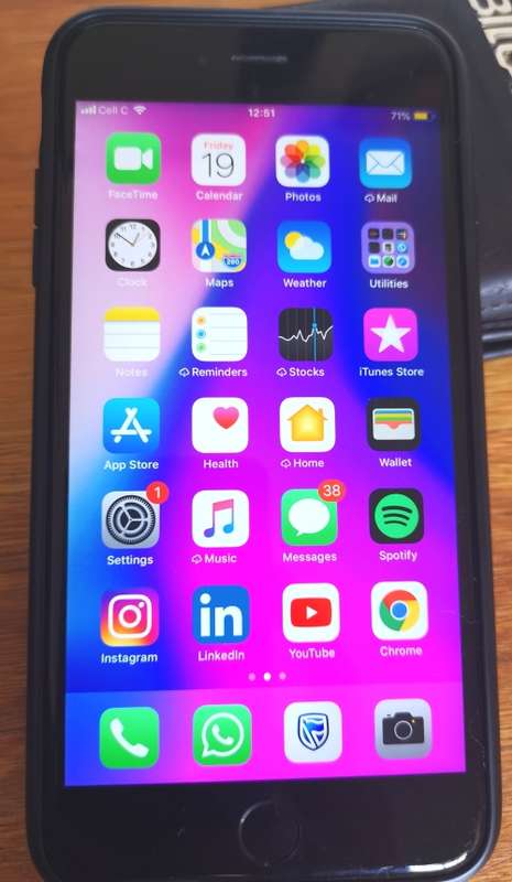 Apple iPhone 6S Plus 64 GB Space Grey (Very Good condition) + Leather Case (R1099)