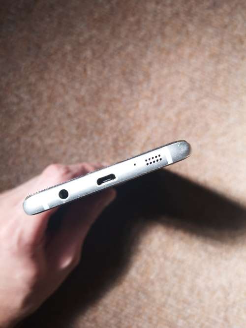 Samsung Galaxy S7 Edge 32 GB Titanium Silver (Excellent Condition with box, charger & BT earphones)
