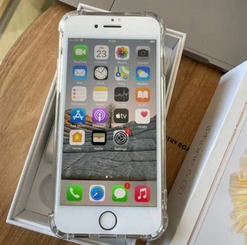 Apple iPhone 6S 64gb Gold 98% battery health (Like new with box and charging cable)