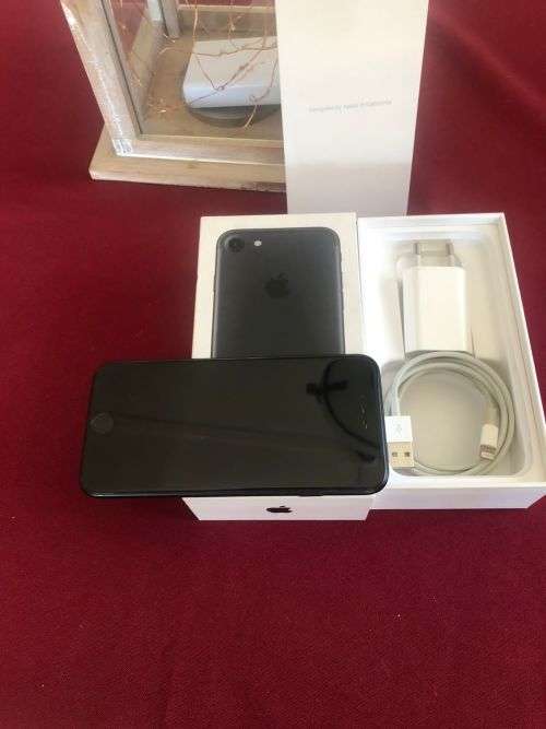 Apple iPhone 7 32GB Matte Black (Excellent condition with original box and charger - 83% battery)