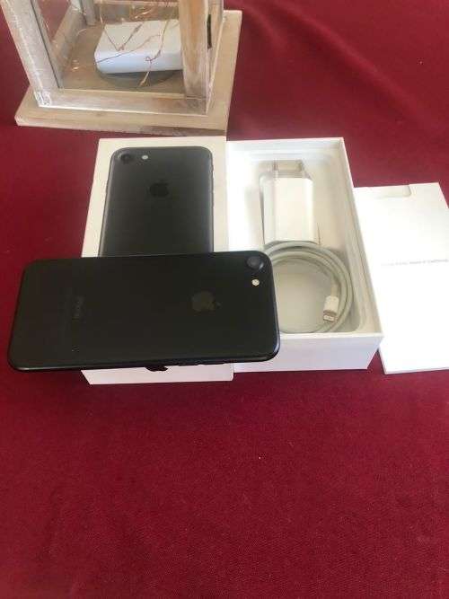 Apple iPhone 7 32GB Matte Black (Excellent condition with original box and charger - 83% battery)