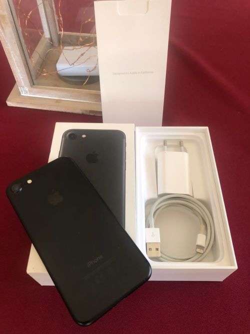 Apple iPhone 7 32GB Matte Black (Excellent condition with original box and charger - 83% battery)