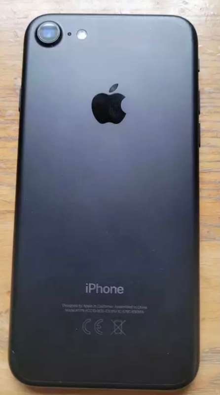 Apple iPhone 7 32GB Matte Black (Very good condition with charger)