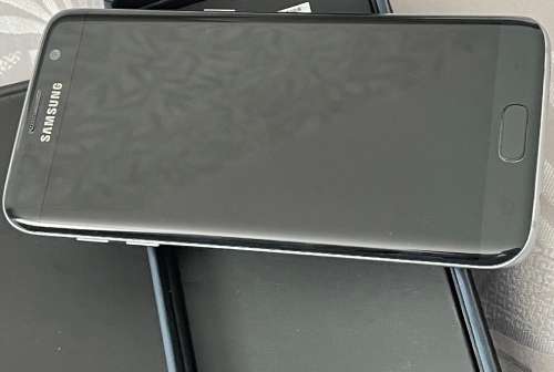 Samsung Galaxy S7 Edge 32GB Black Onyx (Very good condition with original box and charger)