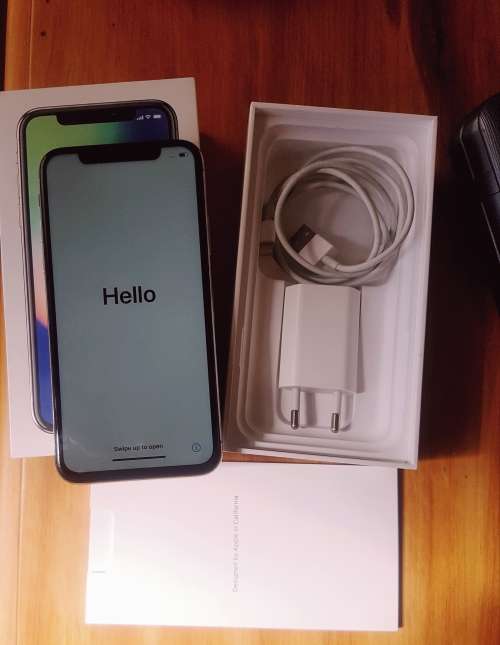 Apple iPhone X 64gb silver (Excellent condition with box and charger - no Face ID)