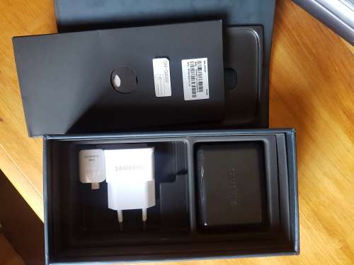 Samsung Galaxy S7 Edge 32GB Black Onyx (Very good condition with original box and charger)