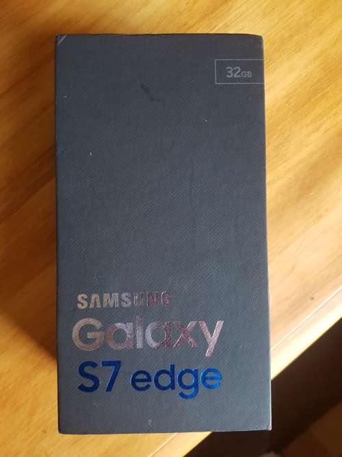 Samsung Galaxy S7 Edge 32GB Black Onyx (Very good condition with original box and charger)