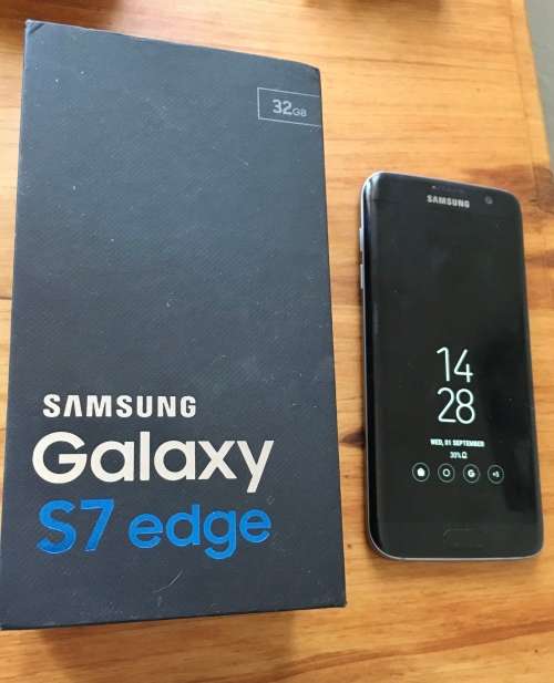 Samsung Galaxy S7 Edge 32GB Black Onyx (Very good condition with original box and charger)