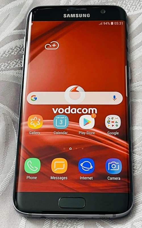 Samsung Galaxy S7 Edge 32GB Black Onyx (Very good condition with original box and charger)