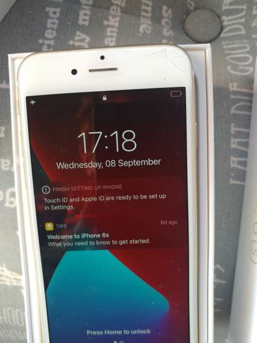 Apple iPhone 6S 16GB Gold (Good condition but small crack on top right - box + charging cable incl)