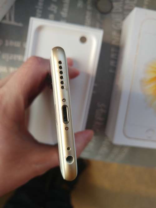 Apple iPhone 6S 16GB Gold (Good condition but small crack on top right - box + charging cable incl)