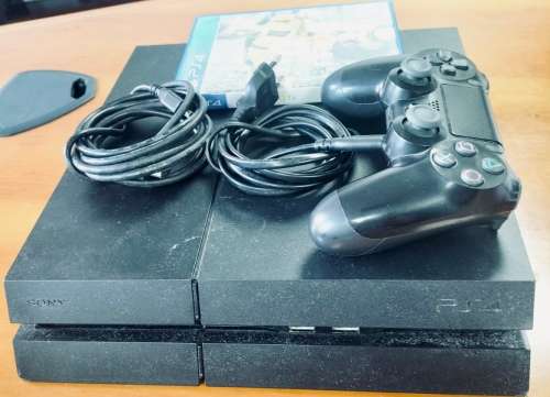 Sony PlayStation 4 PS4 500 GB with 1 controller  (Good condition - some marks)