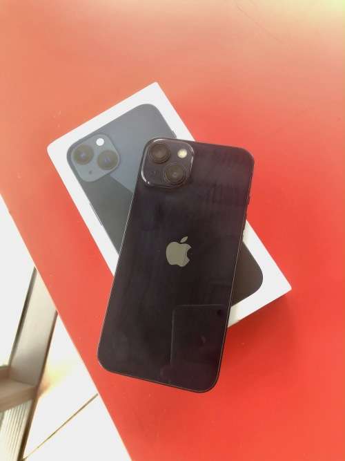 Apple iPhone 13 128GB Midnight 90% battery health (Excellent condition with box & charging cable)