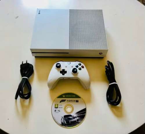 Xbox One S 1TB with 1 controller & game  (Very good condition)