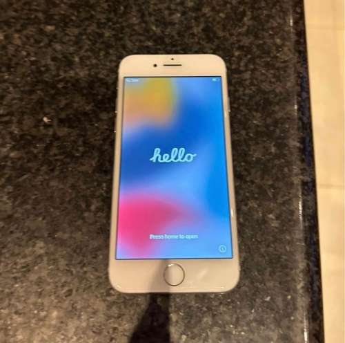 Apple iPhone 7 32GB (Good condition with charging cable & box)