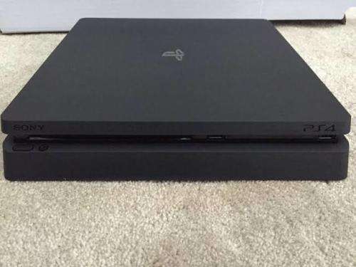 Sony PlayStation 4 Slimline PS4 500GB with 1 controller & 1 game (good condition)