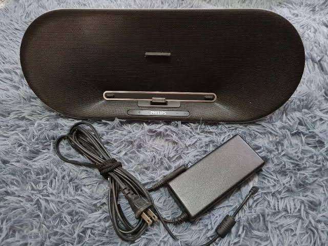 Philips Fidelio DS8550 Bluetooth speaker (good condition charger)