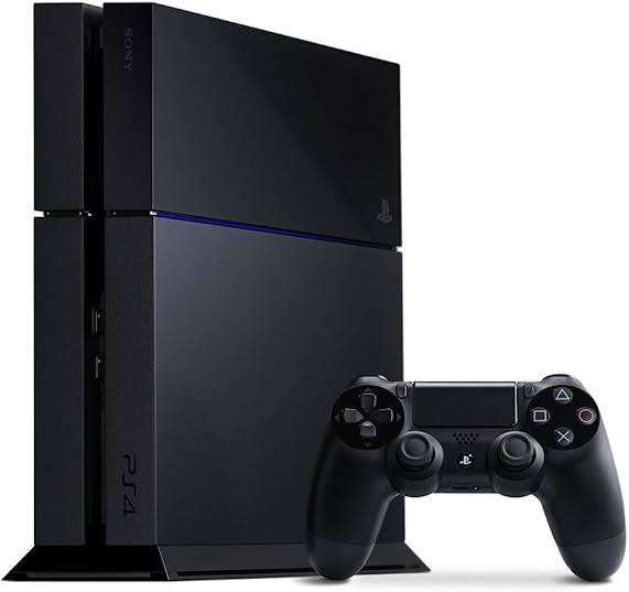 Sony PlayStation 4 PS4 500GB with 1 controller & 1 game (good condition)