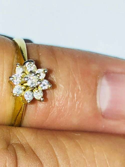 Ladies 18ct diamond ring