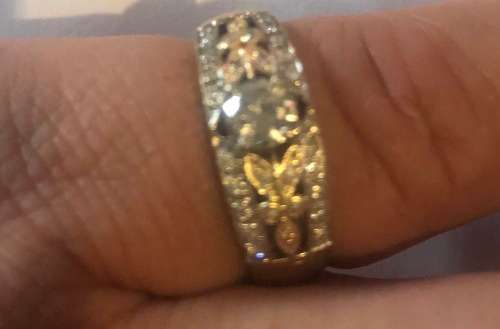 Ladies diamond ring