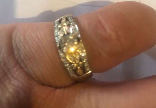 Ladies diamond ring