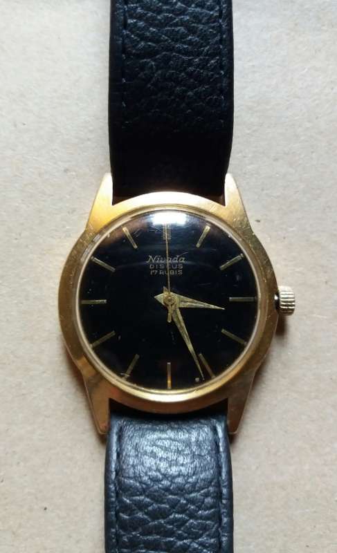 Nivada Discus, manual winding watch