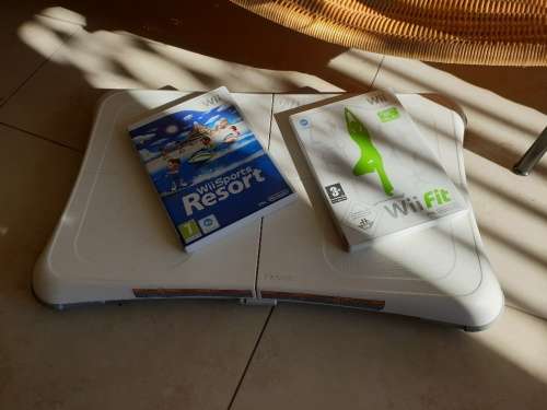 NINTENDO WII GAME CONSOLE WHITE INCL. 2 REMOTES AND BALANCE BOARD