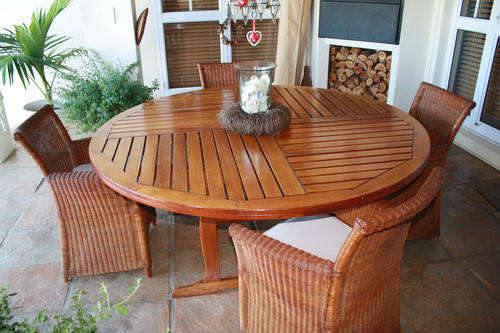 FECHTERS RPT 020 CAPE TOWN ROUND TABLE 1700MM AND 8 CHAIRS